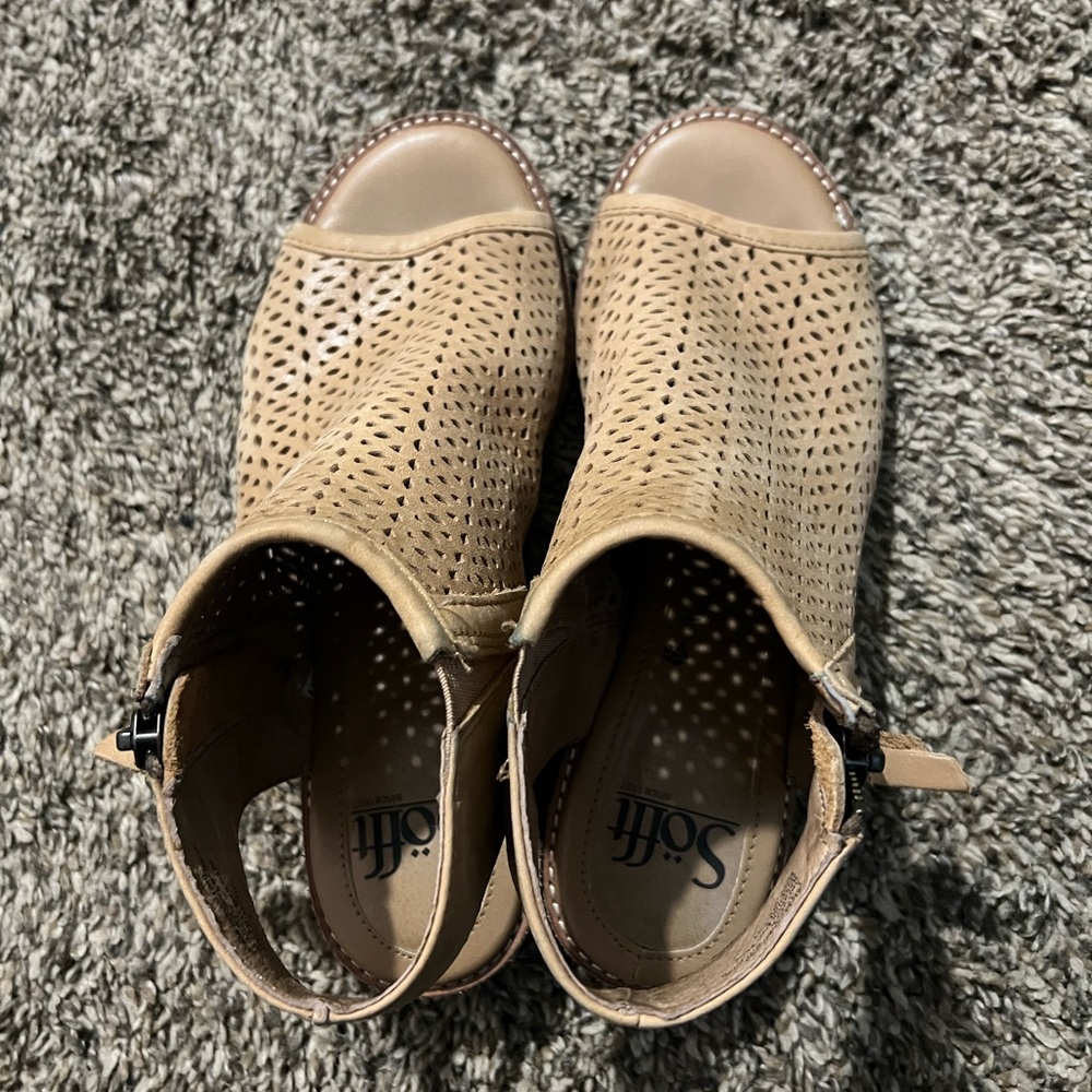 Sofft  Tan Perforated Sandals